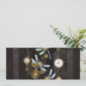 Steampunk Dragonflies op bruine gestreepte achterg Aankondiging (Staand voorkant)