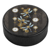 Steampunk Dragonflies op bruine gestreepte achterg Hockey Puck (3/4)