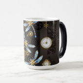 Steampunk Dragonflies op bruine gestreepte achterg Magische Mok (Voorkant rechts)