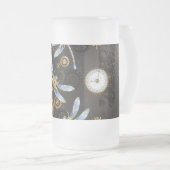 Steampunk Dragonflies op bruine gestreepte achterg Matglas Bierpul (Voorkant rechts)