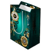 Steampunk Jewelry Watch on a Green Background Medium Cadeauzakje (Achterkant Gekanteld)