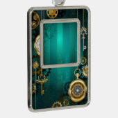 Steampunk Jewelry Watch on a Green Background Verzilverd Omlijst Ornament (Rechts)