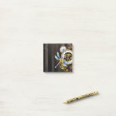 Steampunk-klok met mechanische dragonfly post-it® notes (Op bureau)