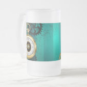 Steampunk-sieraden Horloge op een groene achtergro Matglas Bierpul (Voorkant links)