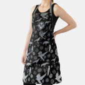 Steampunk Silver Zinc Gears en Crows Monogram Schort (Insitu)