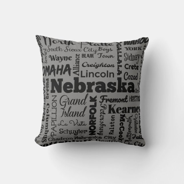Steden uit Nebraska typografielenkussen in grijs ( Kussen (Voorkant)