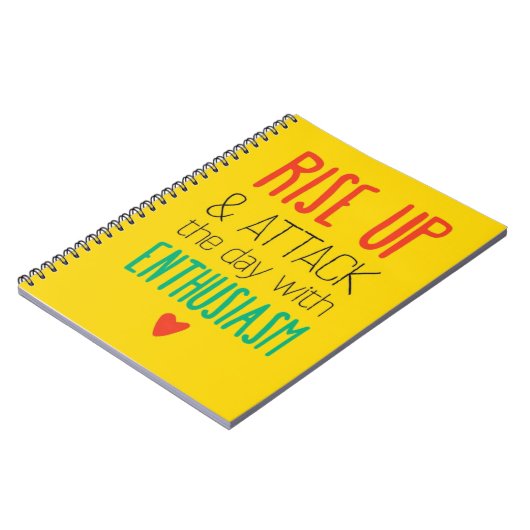 Steek de dag omhoog en maak een aanval met enthous notitieboek (Linkerzijde)