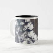 Steek de pik uit de Nyiragongo Volcano in de DRC Tweekleurige Koffiemok (Voorkant links)