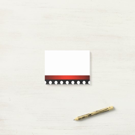 Steek een stip rode rand Post-it® notes (Op bureau)