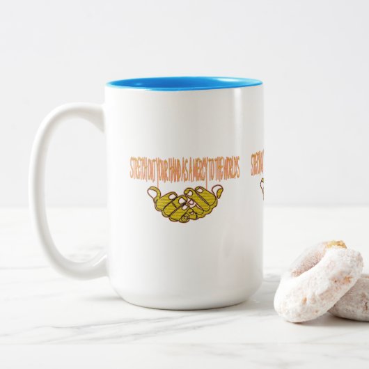 Steek je hand uit als genade voor de wereld tweekleurige koffiemok (Met donut)