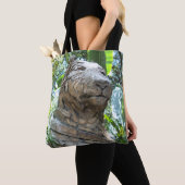 Steen tijger op een canvas tas (Dichtbij)