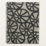 Steen - Wielen Planner<br><div class="desc">Steen IV van Chariklia Zarris. Patroon met herhalende wielachtige vormen.</div>