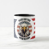 Steenarend Buste met Amerikaanse Vlag Achtergrond Mok (Midden)