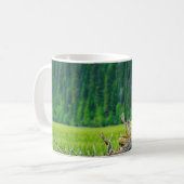 Steenarend op tak koffiemok (Voorkant links)