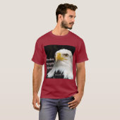 Steenarend profiel recht van voren tegen zwarte ac t-shirt (Voorkant volledig)
