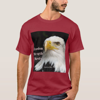 Steenarend profiel recht van voren tegen zwarte ac t-shirt