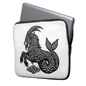 Steenbok — Geïnkte Steenbok Geit‑Vis Laptop Sleeve (Voorkant Links)