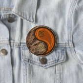 Steenbok & Houten Draak Ronde Button 7,6 Cm (In situ)