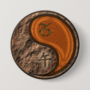 Steenbok & Houten Paard Ronde Button 7,6 Cm