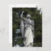 Steenengel met dennenbomen op achtergrond briefkaart (Voorkant / Achterkant)