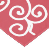 Steenrode witte rollen tafelkleed (Gekanteld)