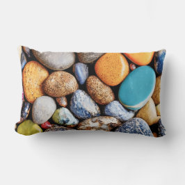 Steentjes in levendige pastelkleuren kussen