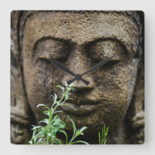 Steentuinbeeld met bloem vierkante klok