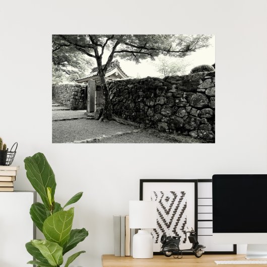 Steenwand en Japanse poort Poster (Thuiskantoor)