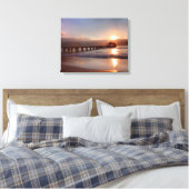 Steiger aan het strand bij zonsondergang, Hawaii Canvas Afdruk (Insitu (Slaapkamer))