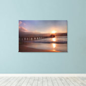Steiger aan het strand bij zonsondergang, Hawaii Canvas Afdruk (Insitu (Houten vloer))