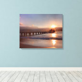 Steiger aan het strand bij zonsondergang, Hawaii Canvas Afdruk (Insitu (Houten vloer))
