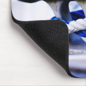 Steiger met bootkikker voor aanleggen in de haven. muismat (Hoek)