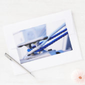 Steiger met bootkikker voor aanleggen in de haven. rechthoekige sticker (Envelop)