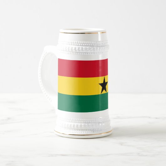 Stein Mok met de Ghanese vlag (Voorkant links)