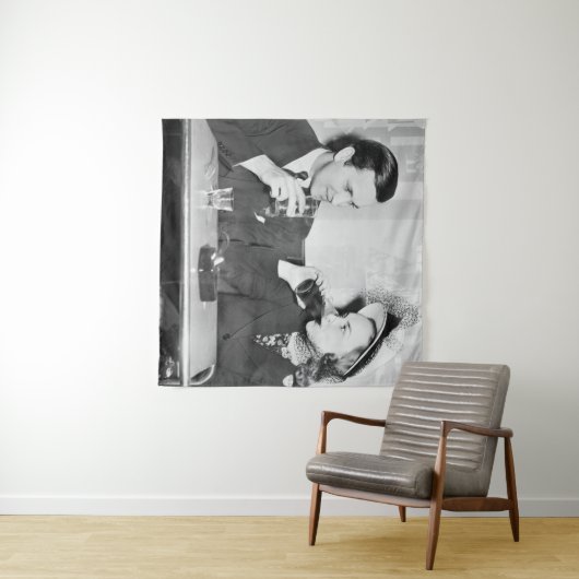 Stel dat samen in een restaurant zit te flirten wandkleed (In Situ (horizontaal))