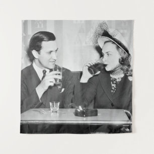 Stel dat samen in een restaurant zit te flirten wandkleed
