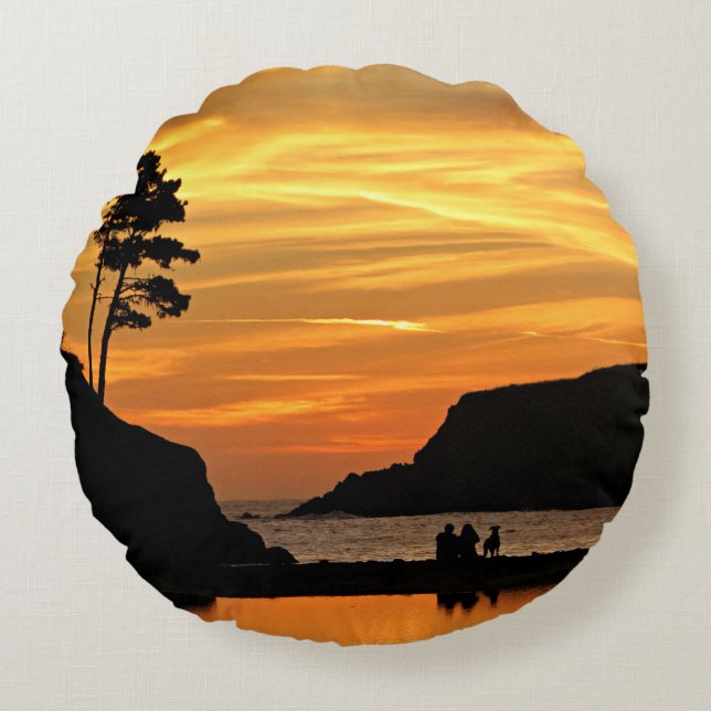 Stel & Hond Romantische Strandkust Zonsondergang Rond Kussen (Voorkant)