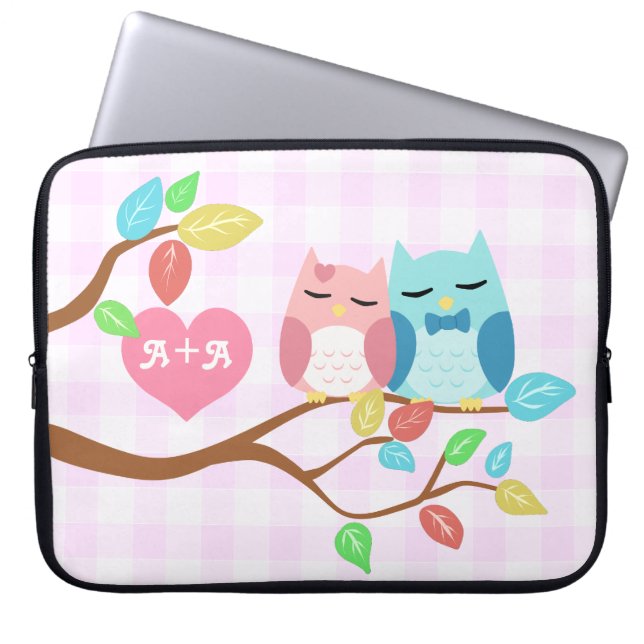 stel met een schattige cartoon vectoruil met initi laptop sleeve (Voorkant)