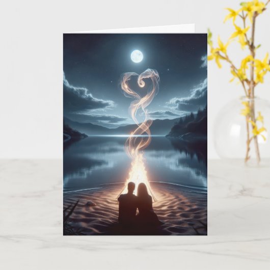 Stel zit bij een kampvuur met hart kaart (Gele Bloem)