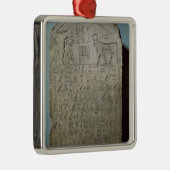 Stela die de begrafenis van de Apis herdenkt Metalen Ornament (Rechts)