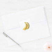 Stelletje bananen op een blanco achtergrond vierkante sticker (Envelop)