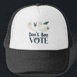 Stem niet op Amerikaanse verkiezingen Trucker Pet<br><div class="desc">Schattige politiek pet met afbeeldingen van geesten en vleermuizen. De tekst zegt: "Niet stemmen."</div>
