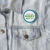 Stem op Missy Pin Ronde Button 5,7 Cm (In situ)