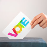 Stem op Rainbow Letters Custom Briefkaart<br><div class="desc">Moedig potentiële kiezers aan om hun stem uit te brengen met dit heldere, opvallende briefkaart. Heldere en gedurfde letters in een overlappende risografische stijl vormen de slogan van één woord op de voorkant van dit briefkaart. De tekst op de achterkant kan worden aangepast met uw eigen bericht, of de tekst...</div>
