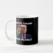 Stem op Trump voor de Peanut Squirrel Koffiemok (Links)