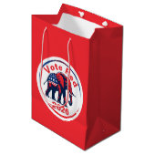 Stem rood 2026 medium cadeauzakje (Voorkant Gekanteld)