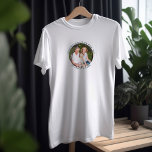 Stemmen over het beste document van het jaar door  t-shirt<br><div class="desc">Papa t-shirt met je favoriete foto, omgeven met je eigen gepersonaliseerde tekst. De brief leest momenteel "Voted best papa of the year ・ 20## by [names]"en u kunt dit aanpassen zoals u wenst. Als u om het even welk probleem hebt die uw foto om geweldig in de cirkel krijgen te...</div>