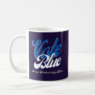 Stemmen tegen blauwe retro-stijl Word Art Koffiemok