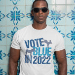 Stemming blauw in 2022 democratische partij Cute D T-shirt<br><div class="desc">Stemming blauw in 2022. Koel het T-shirt van de democratische partij voor de tussentijdse verkiezingen. Een echt democratisch kieskeurmerk voor de verkiezingen: stem een rechtuit democraat bij de verkiezingen om Amerika beter te maken. De kiezers moeten actief blijven in de nationale en lokale races.</div>