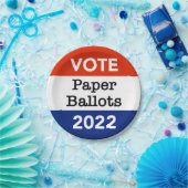 Stemming in commissie: met algemene stemmen aangen papieren bordje (Feest)